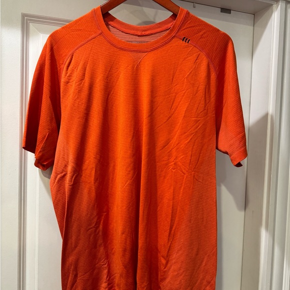 lululemon athletica Other - Lululemon metal vent tech t shirt